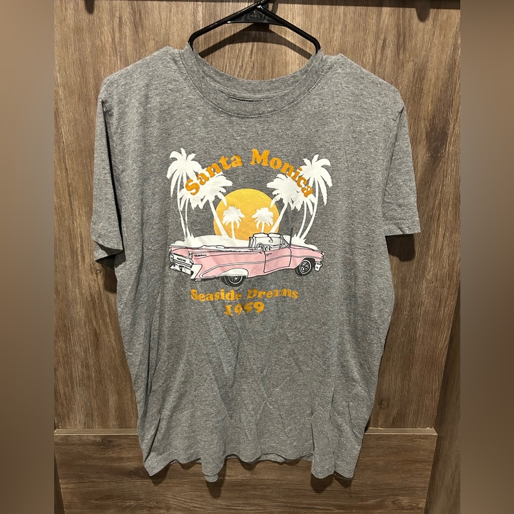 Mighty Fine Gray and Pink Short Sleeve Tee with Beach Graphic